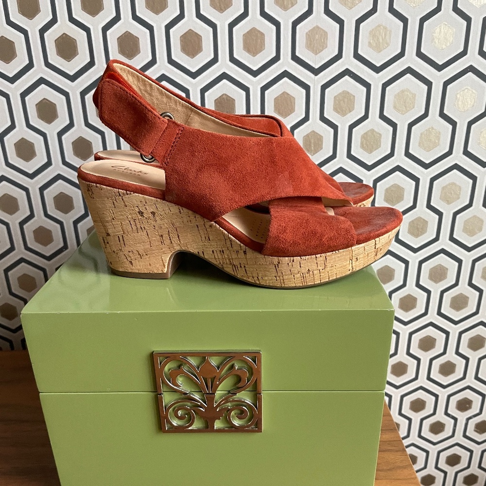 Clarks Platform Sandals-Size 6.5-Rust Colored - image 4